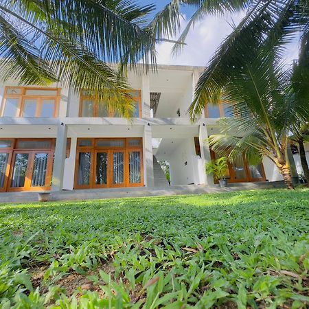 New Ocean Breeze Madiha Hotel Matara Buitenkant foto