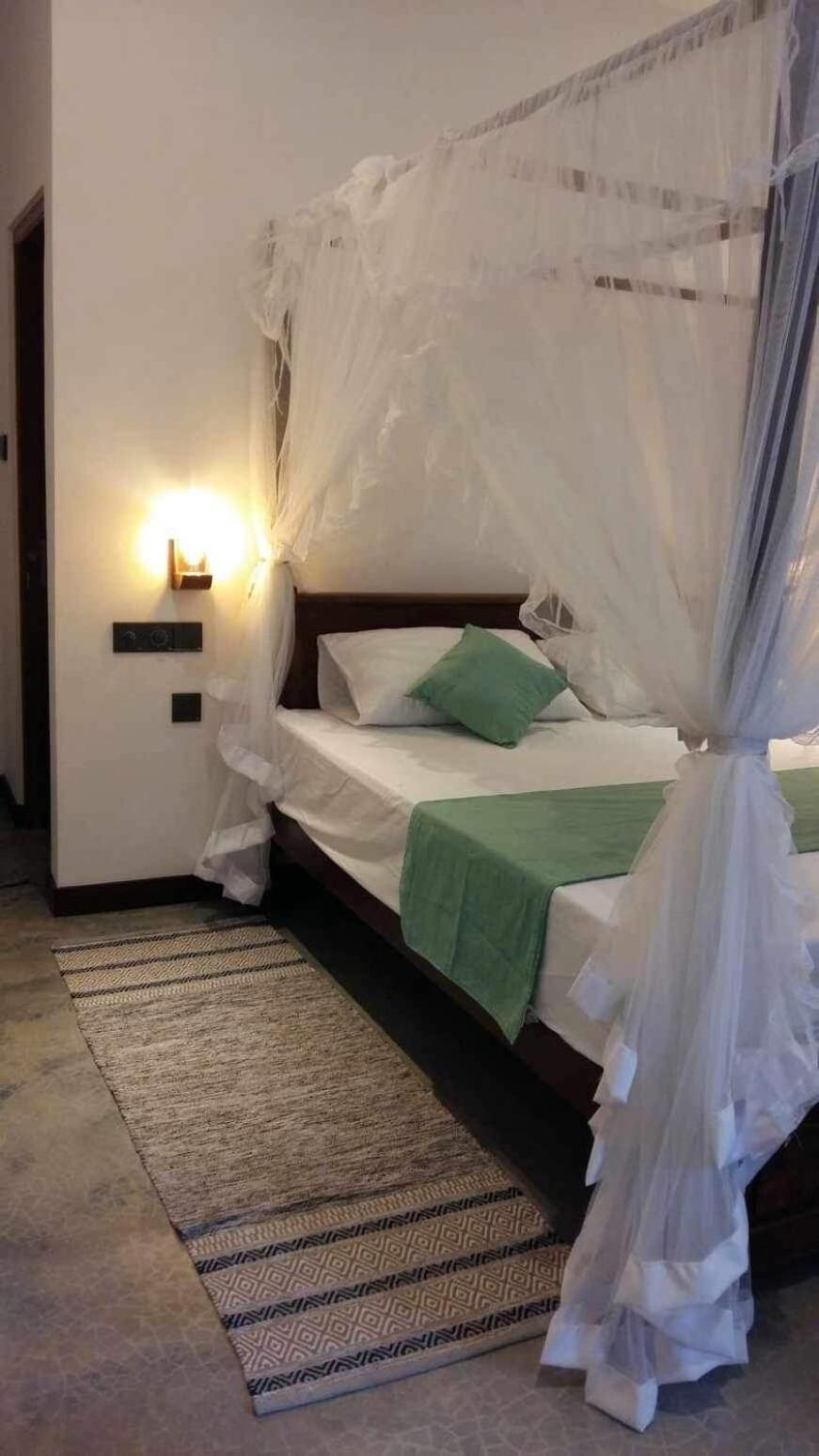 New Ocean Breeze Madiha Hotel Matara Buitenkant foto
