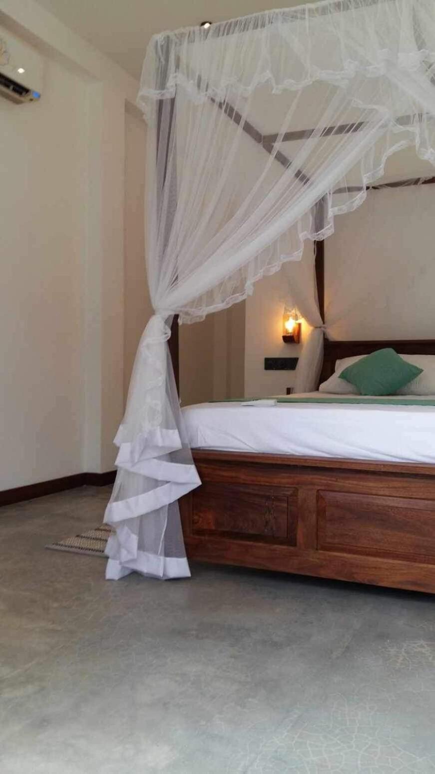 New Ocean Breeze Madiha Hotel Matara Buitenkant foto