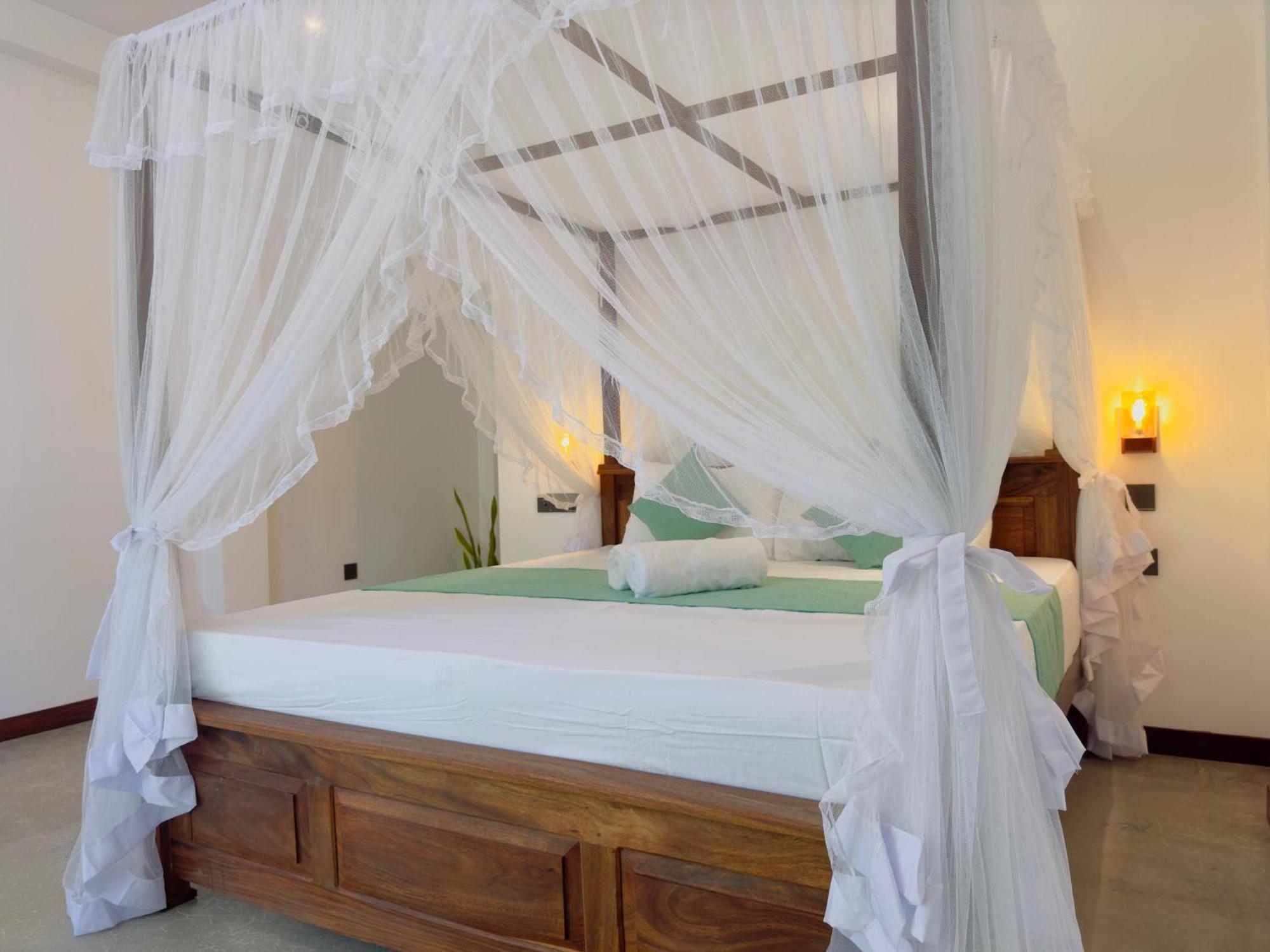 New Ocean Breeze Madiha Hotel Matara Buitenkant foto