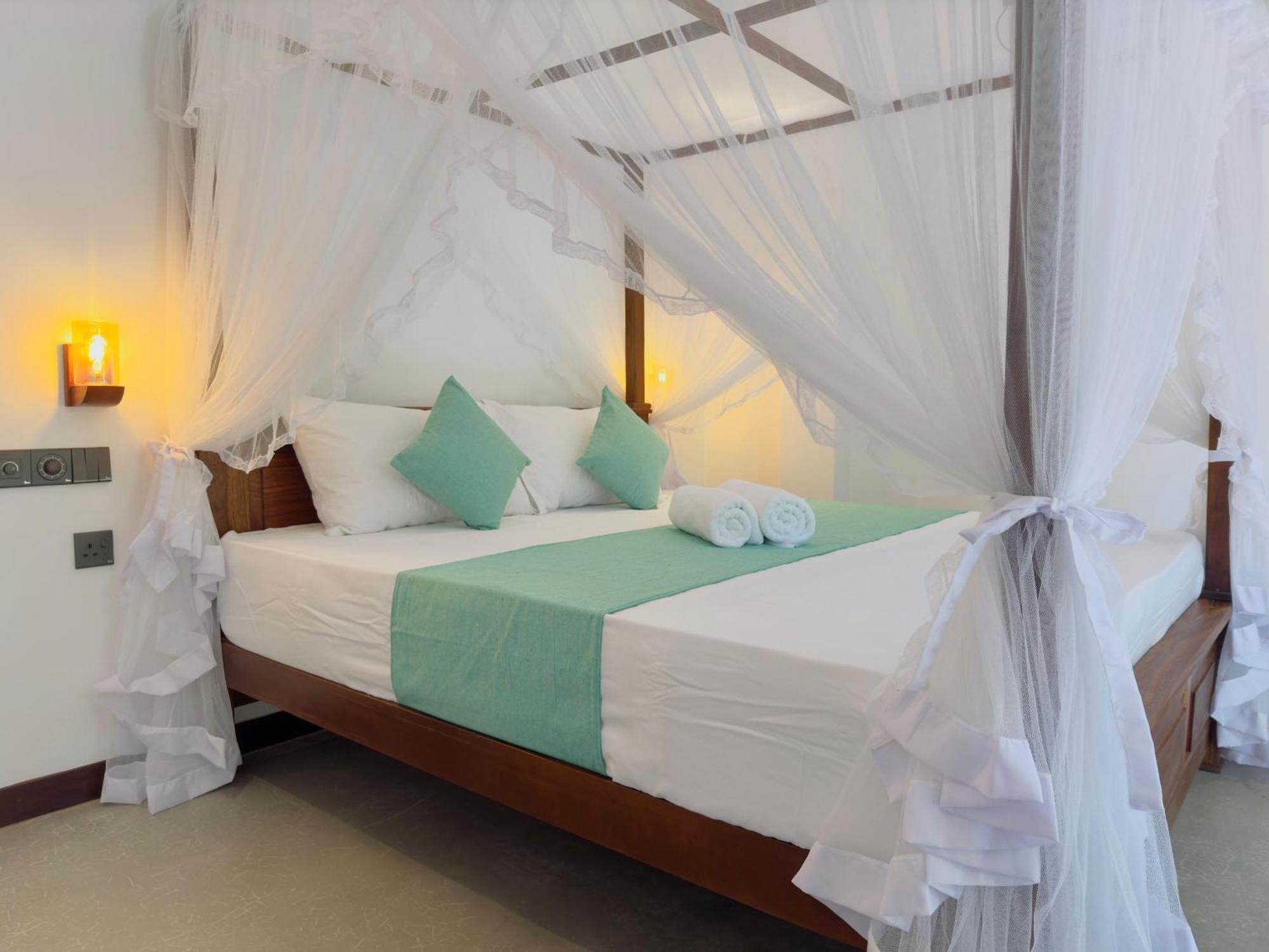 New Ocean Breeze Madiha Hotel Matara Buitenkant foto