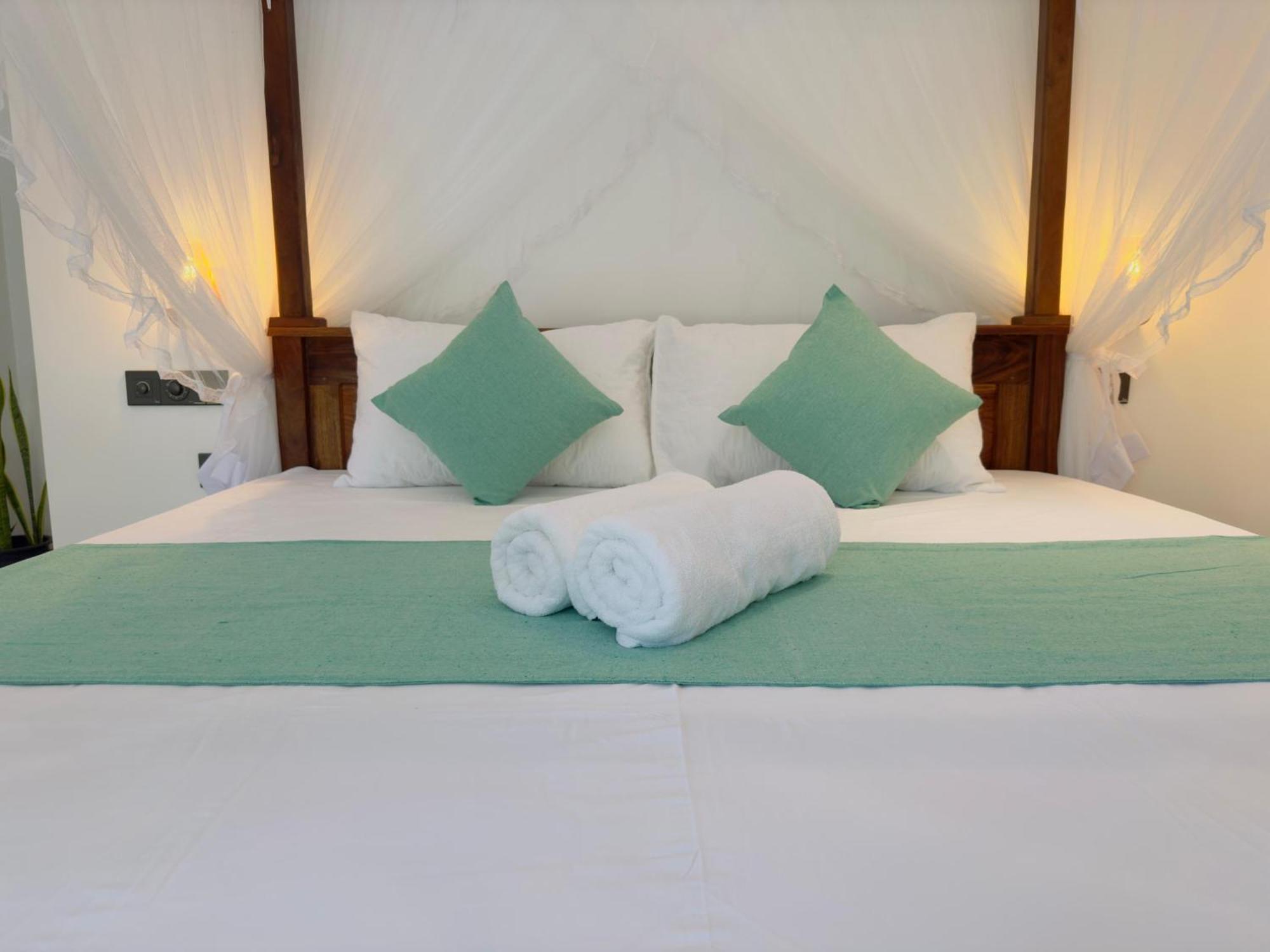 New Ocean Breeze Madiha Hotel Matara Buitenkant foto