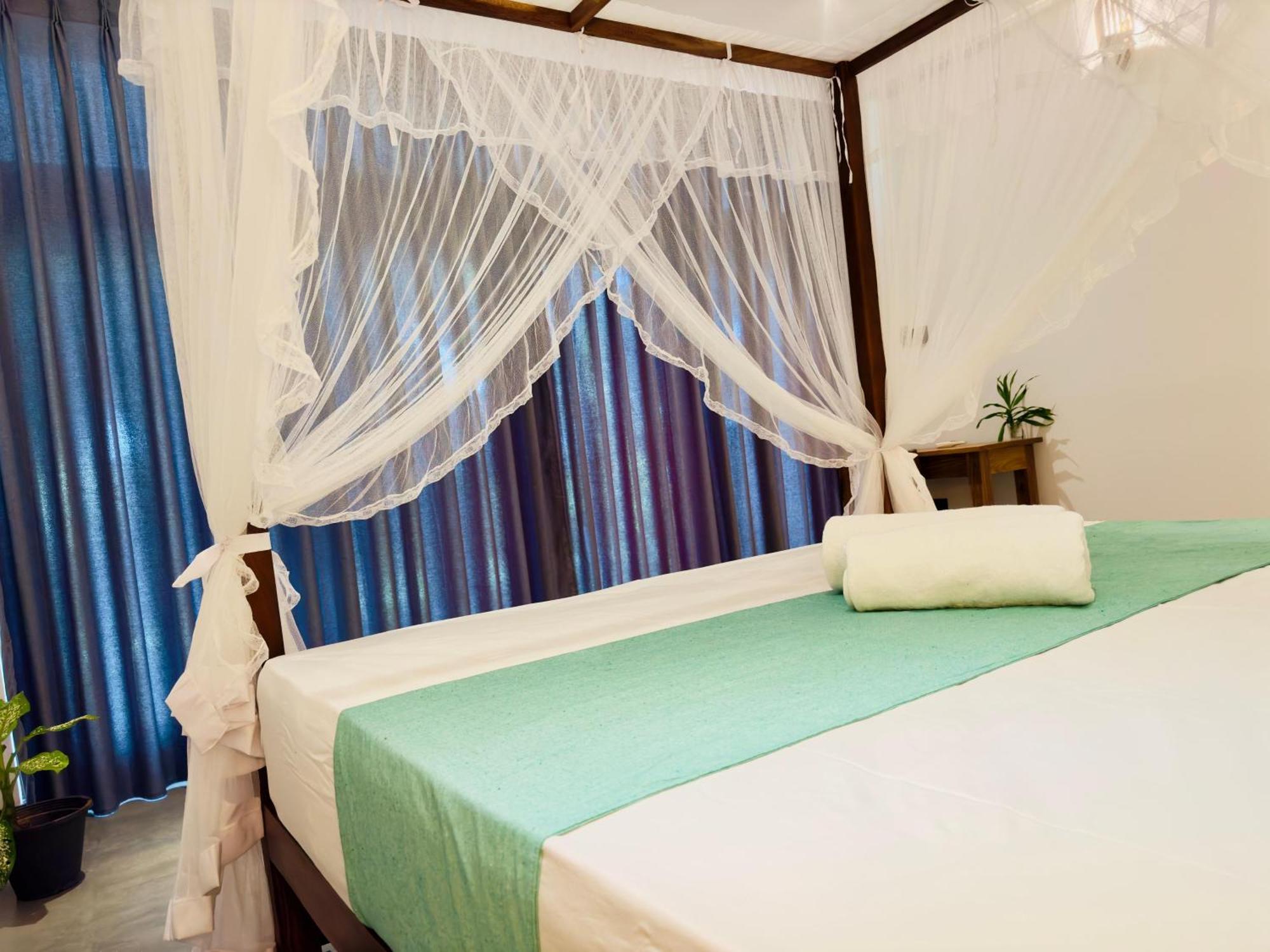 New Ocean Breeze Madiha Hotel Matara Buitenkant foto