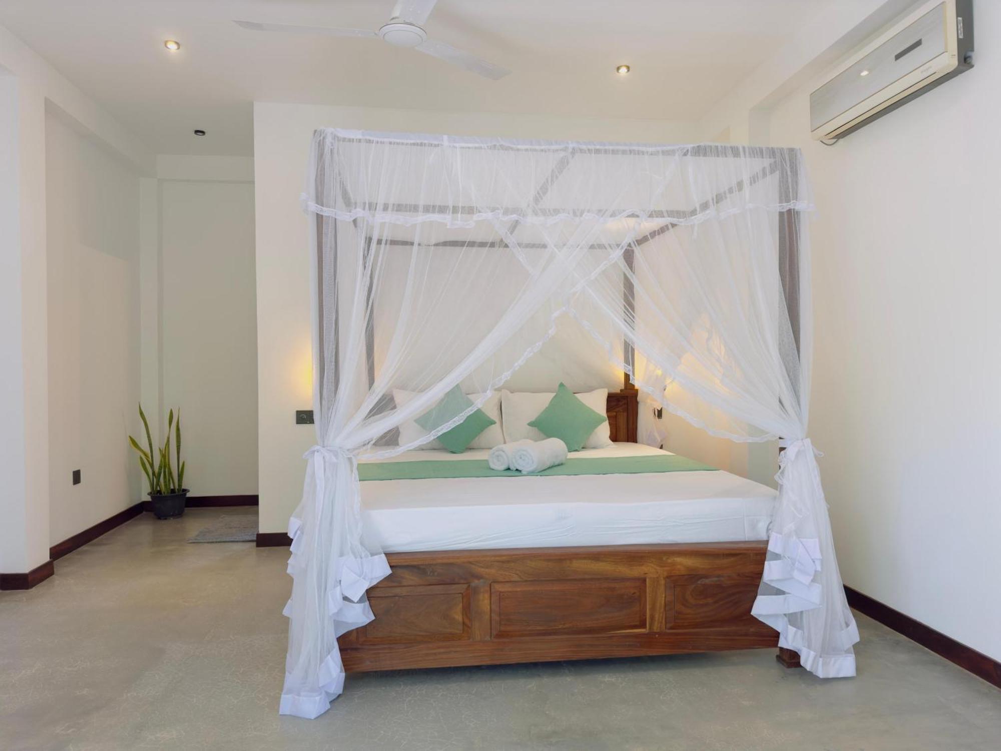 New Ocean Breeze Madiha Hotel Matara Buitenkant foto